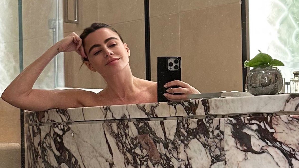 Sofia Vergara Shares Makeup-Free Selfie From Marble Bathtub