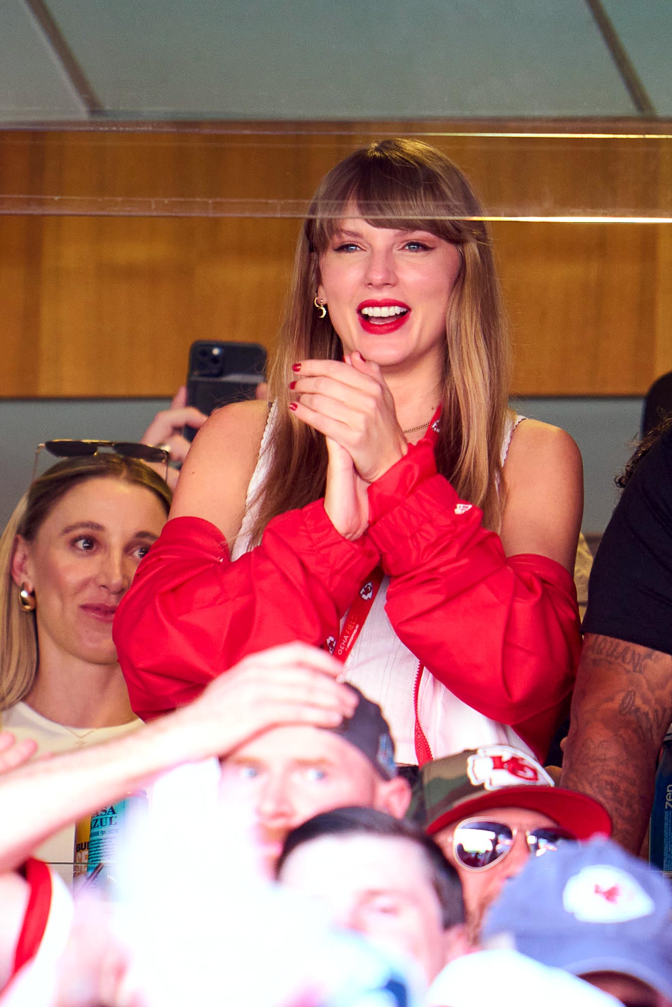 สไตล์เกมวันสุดชิคของ Taylor Swift ที่ Chiefs Games ของ Travis Kelce