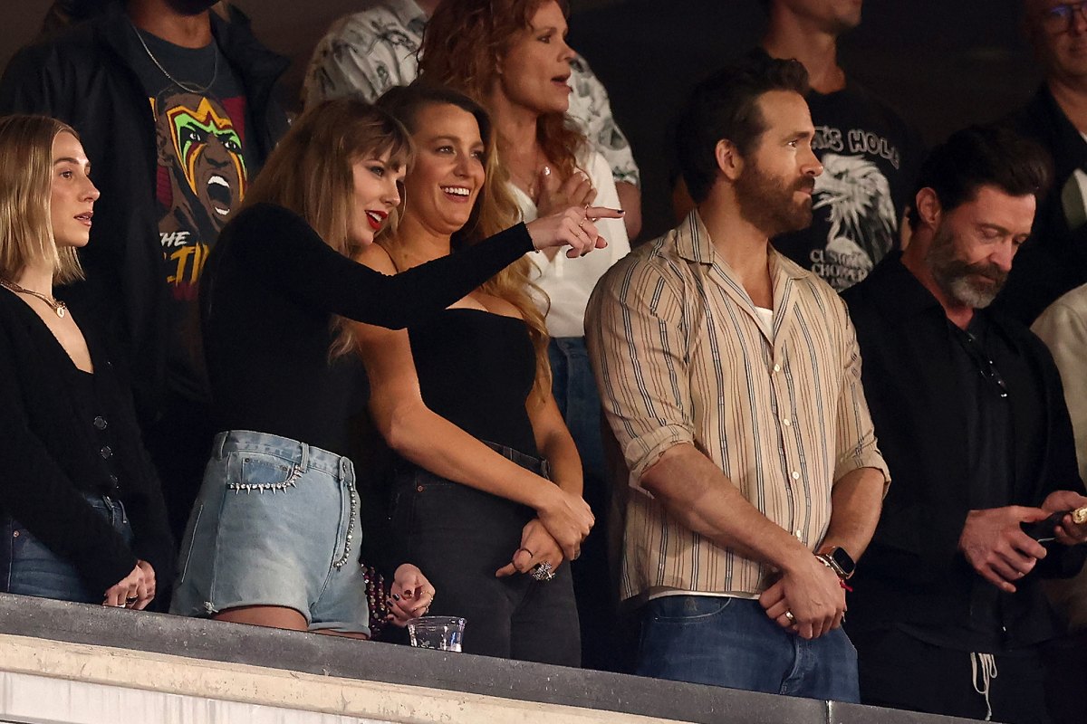 Taylor Swift arrives at NY Jets vs. Kansas City Chiefs NFL game