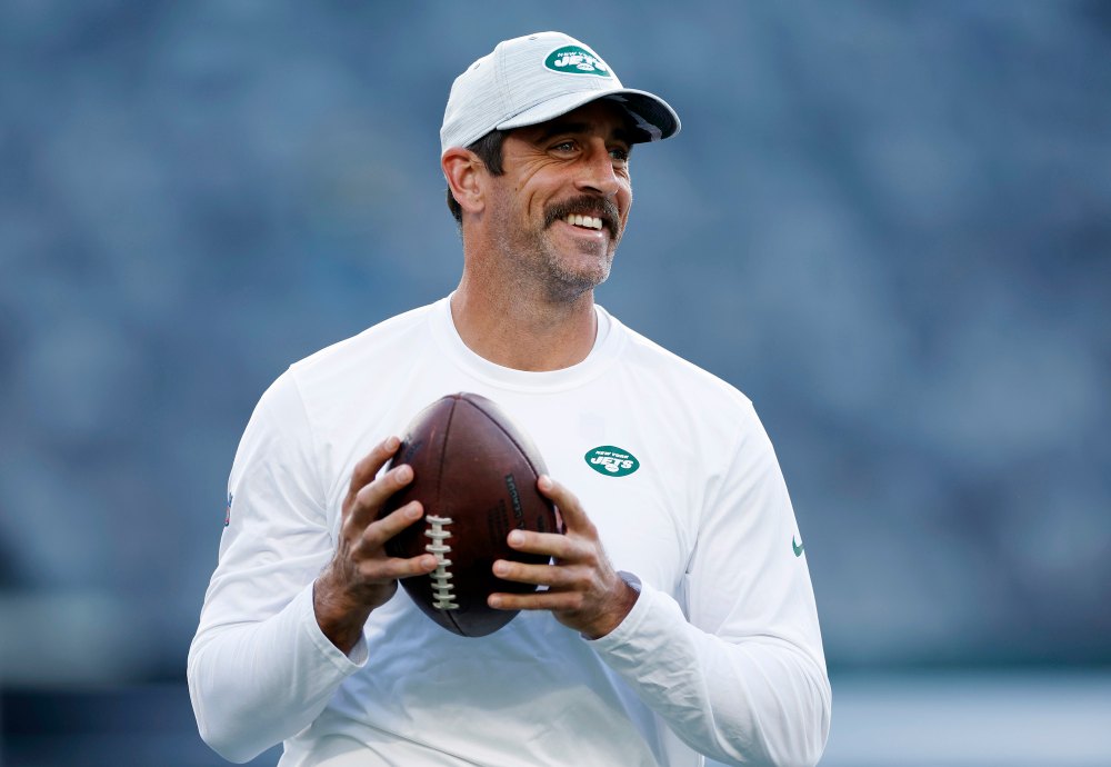 NY Jets QB Aaron Rodgers Takes Shot at 'Mr. Pfizer' Chiefs TE