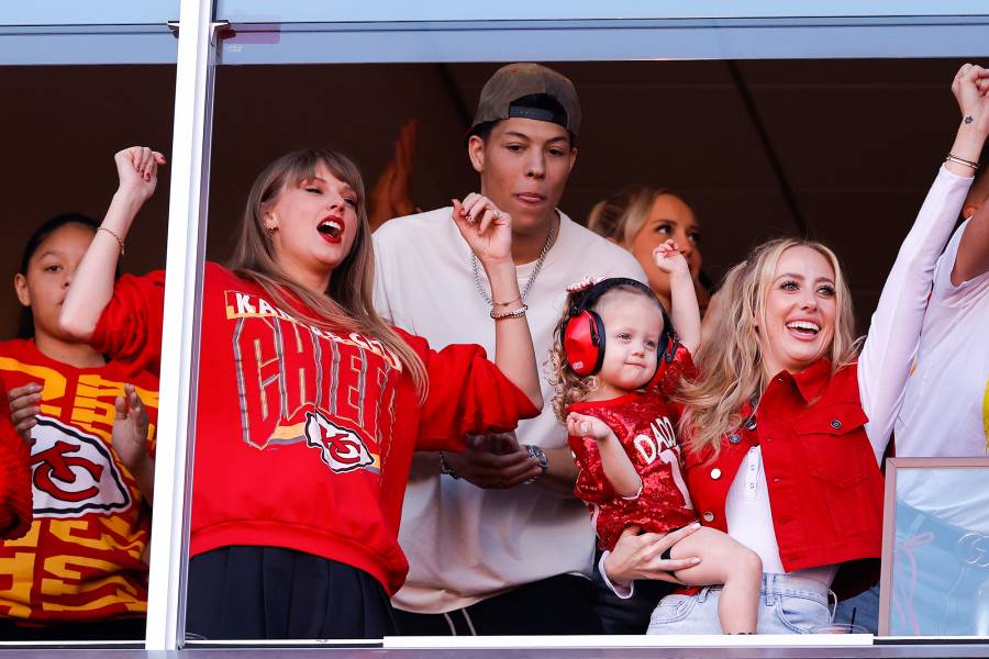 Taylor Swift Attends Travis Kelce’s Kansas City Chiefs Game Against the Los Angeles Chargers