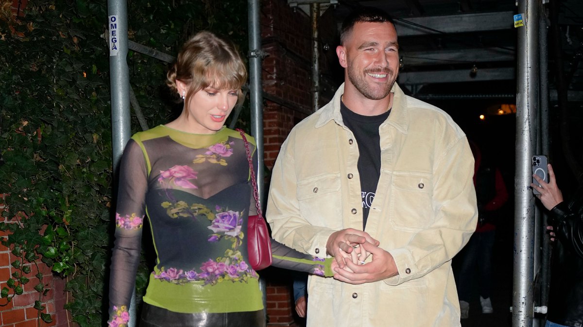 Taylor Swift holds hand with alleged boyfriend Travis Kelce in New
