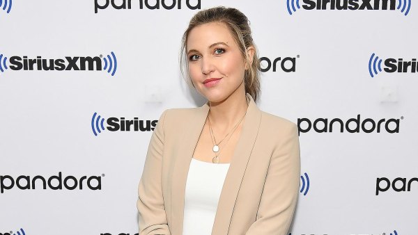 Feature Who Is Taylor Tomlinson 5 Things About the New CBS Late Night Host