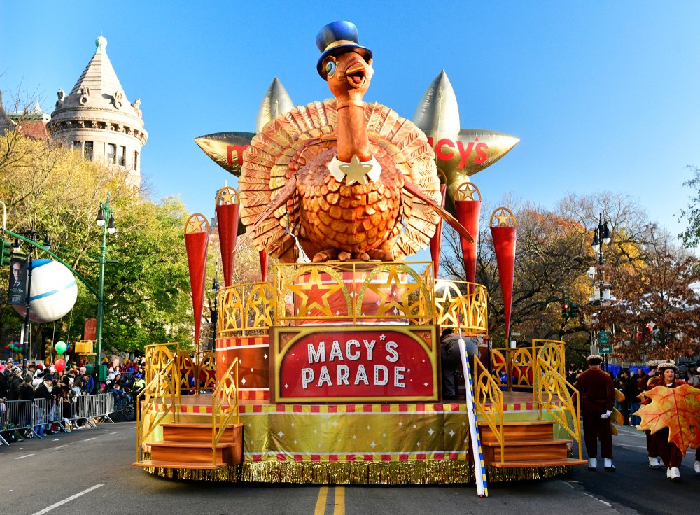 How To Watch 2023 Macys Thanksgiving Day Parade Us Weekly