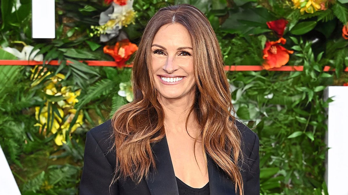 https://www.usmagazine.com/wp-content/uploads/2023/12/Feature-Ticket-To-Paradise-2352-Us-Weekly-Julia-Roberts.jpg?crop=0px%2C64px%2C1435px%2C811px&resize=1200%2C675&quality=86&strip=all