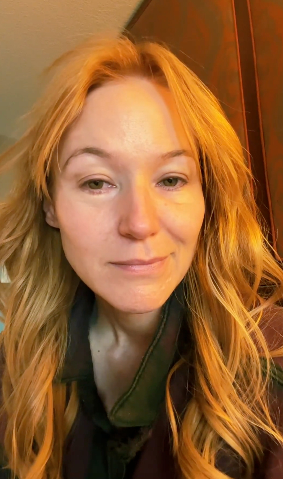 Jewel Pokes Fun At Her Bare Faced Appearance Describes It As Three