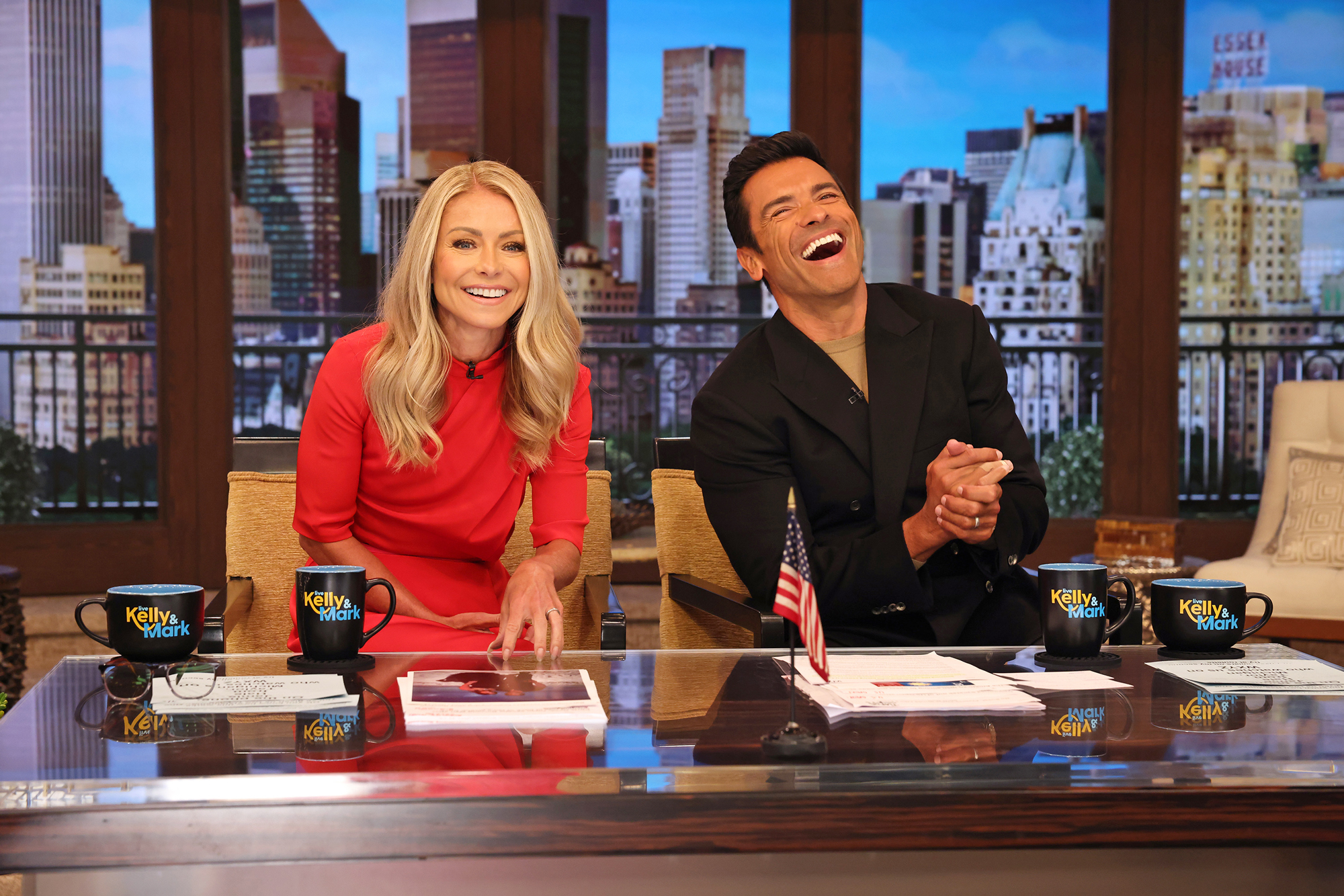 คำสารภาพทางเพศที่ดุร้ายที่สุดของ Kelly Ripa และ Mark Consuelos