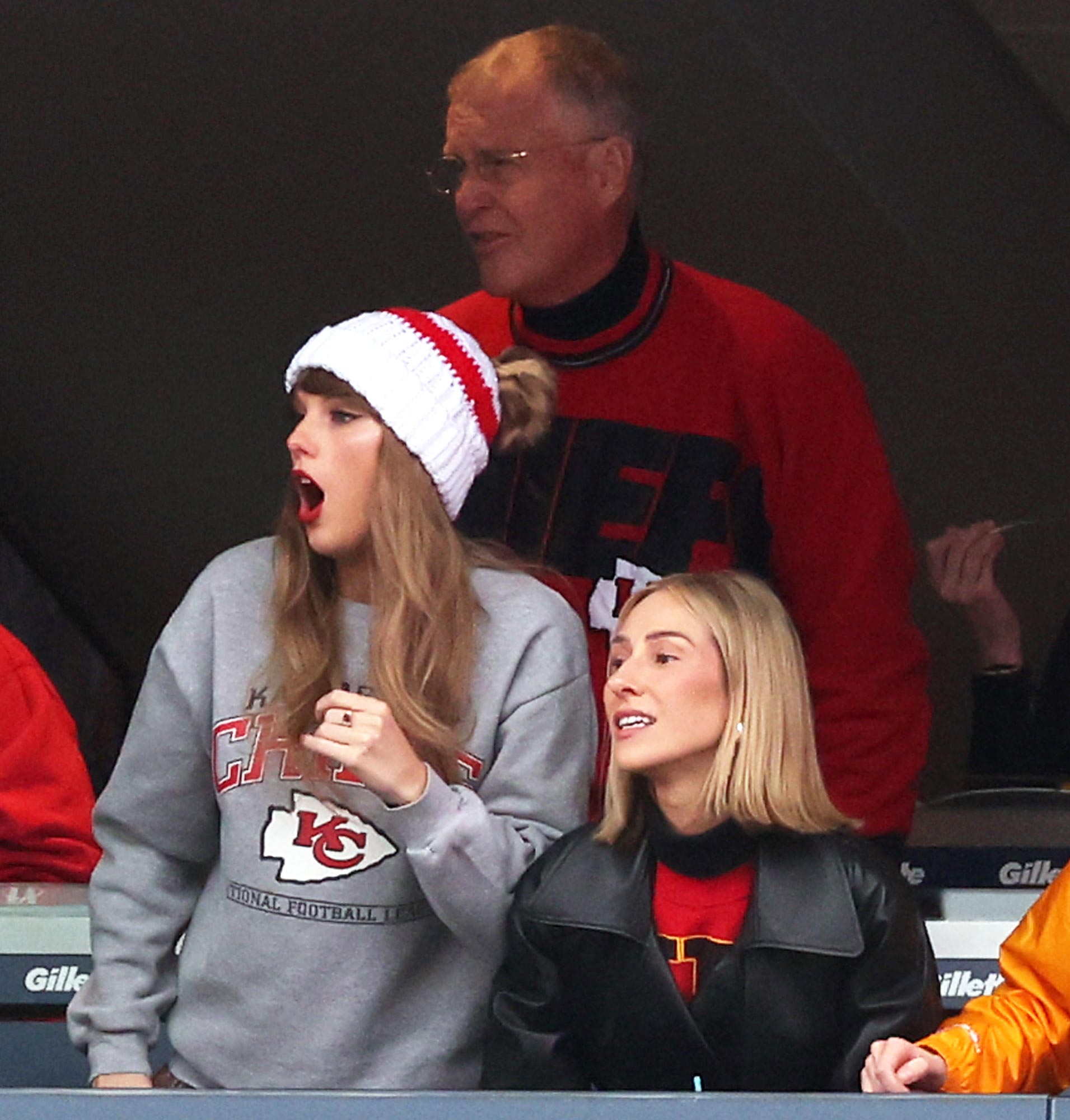 สไตล์เกมวันสุดชิคของ Taylor Swift ที่ Chiefs Games ของ Travis Kelce