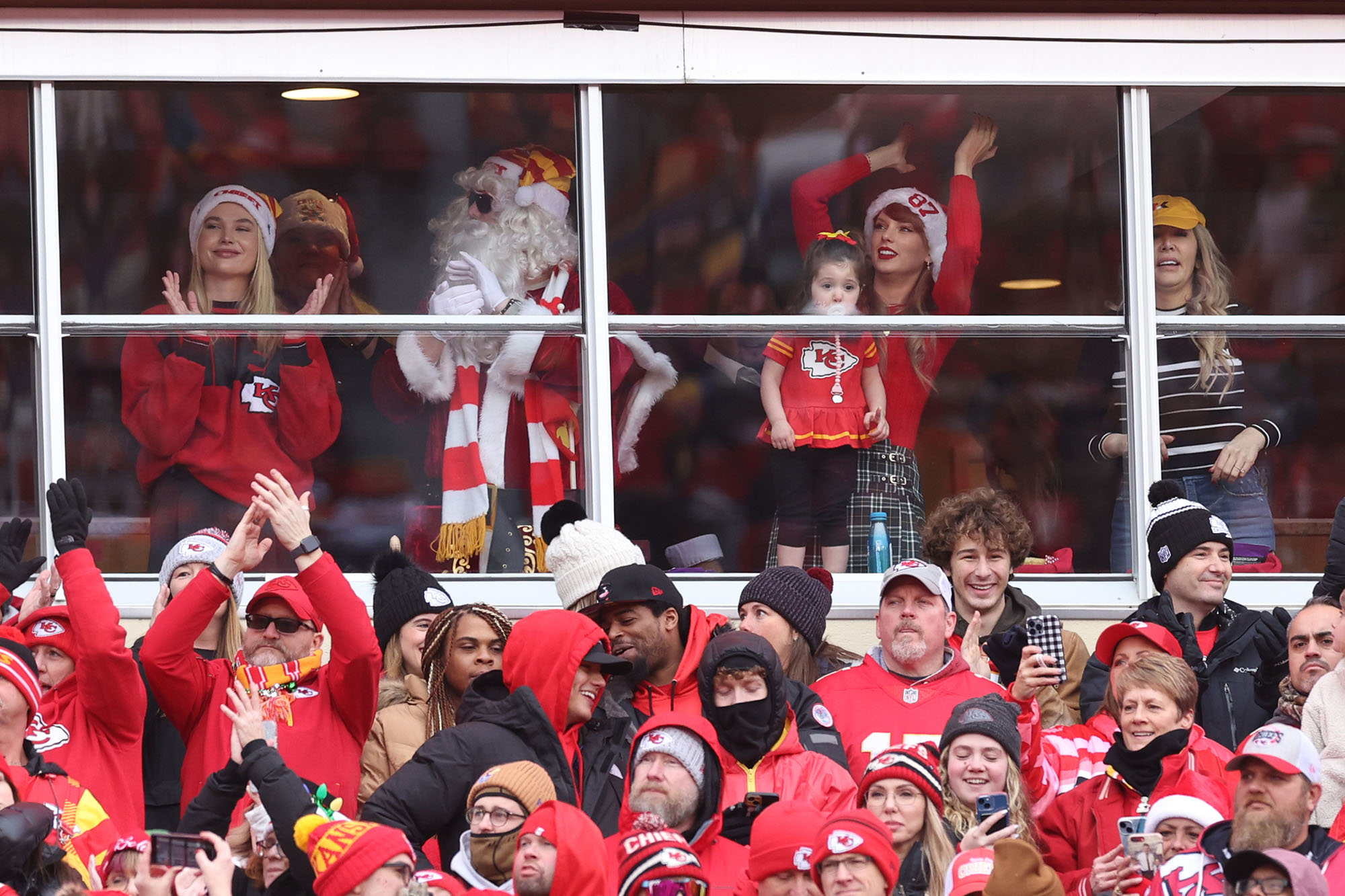 สไตล์เกมวันสุดชิคของ Taylor Swift ที่ Chiefs Games ของ Travis Kelce