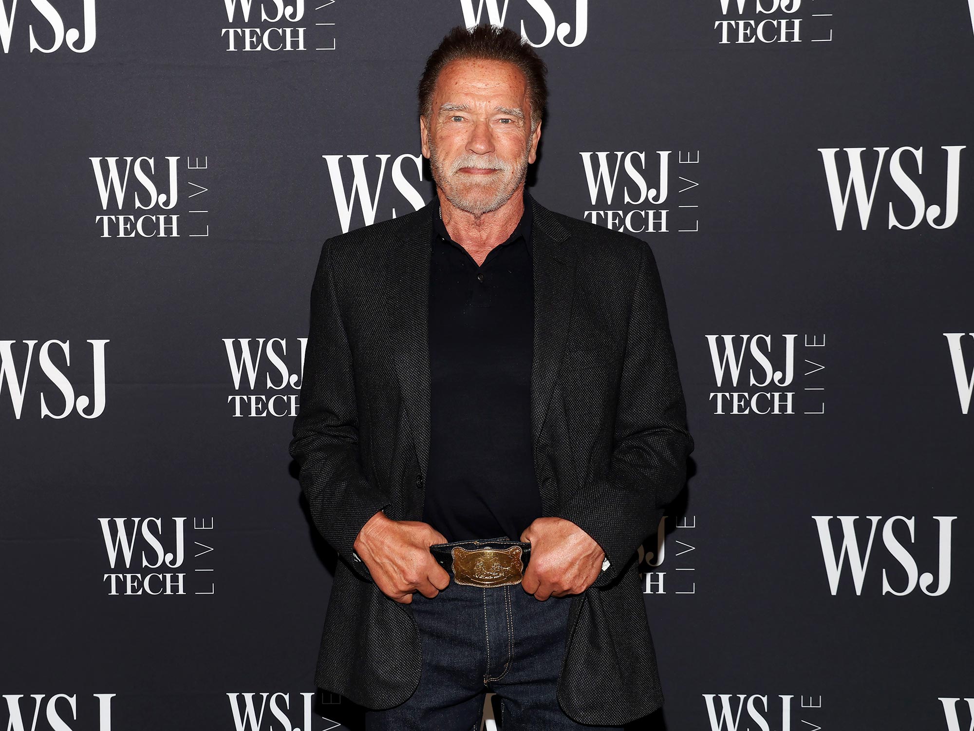 New Photo - Arnold Schwarzenegger Was Detained at a German Airport for 3 Hours | A1ZZQS3 | 2024-01-22 23:08:01