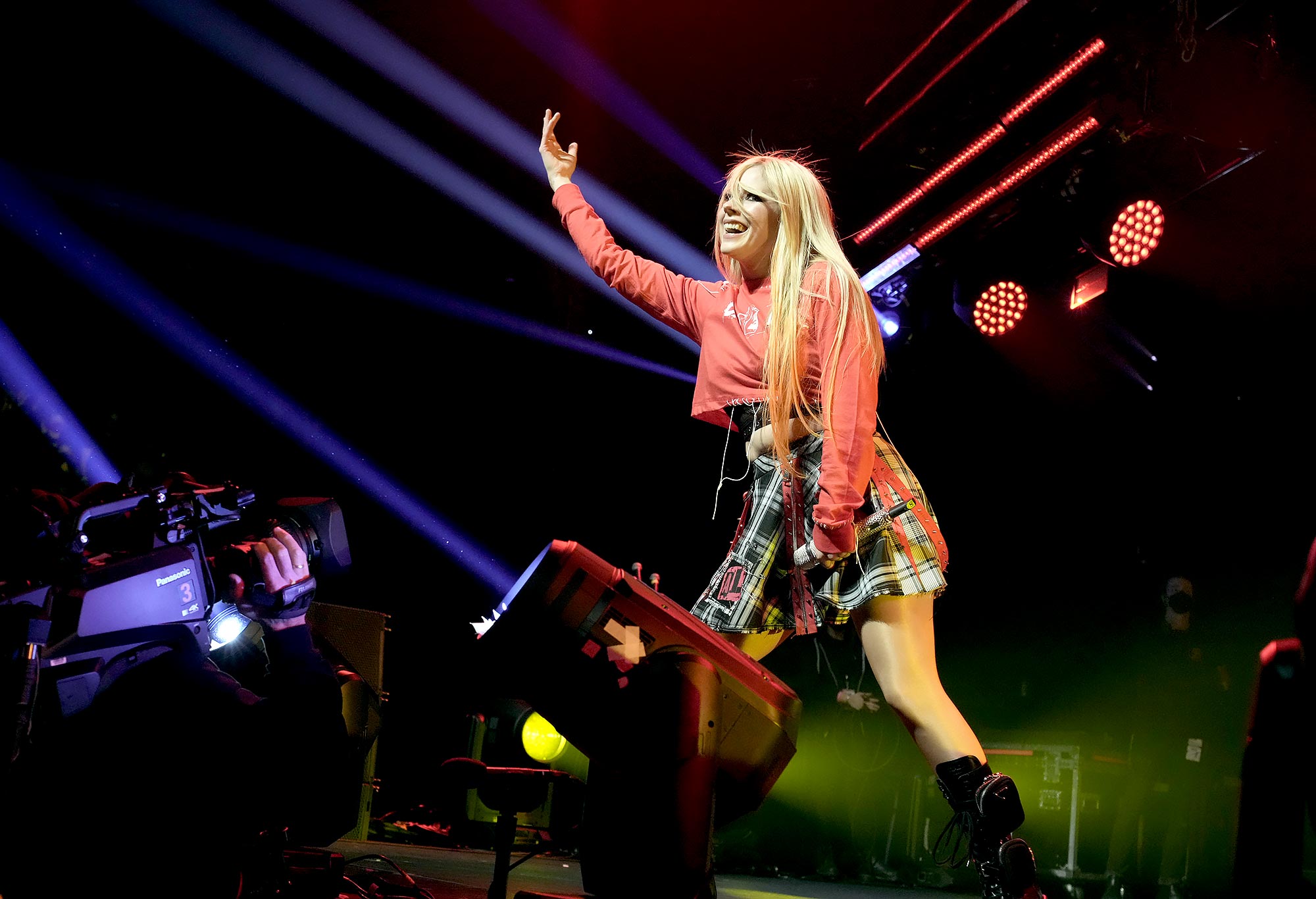 Avril Lavigne Keeps the Early ‘00s Vibes Going by Announcing ‘The Greatest Hits Tour’