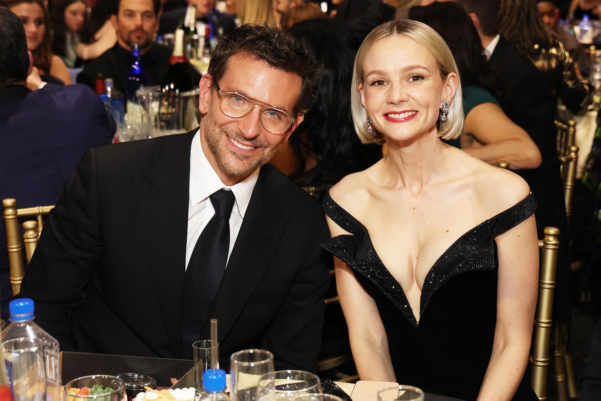 New Photo - Bradley Cooper and Carey Mulligan's 'Dramatic' 1st Meeting Involved an ER Trip | 136IZ5A | 2024-01-26 23:08:01