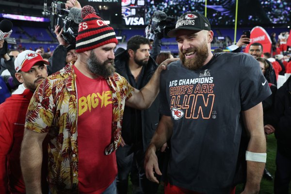Travis Kelce asks brother Jason Kelce if he kept his jersey while ...
