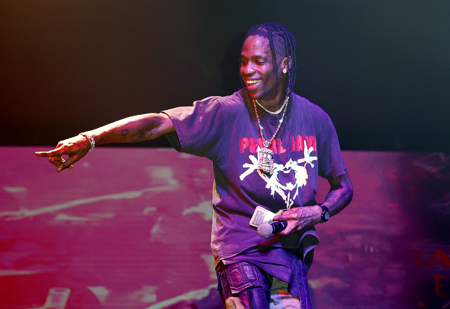 Travis Scott Gives Miami Concert Janitor $5,000 to ‘Take the Night Off ...