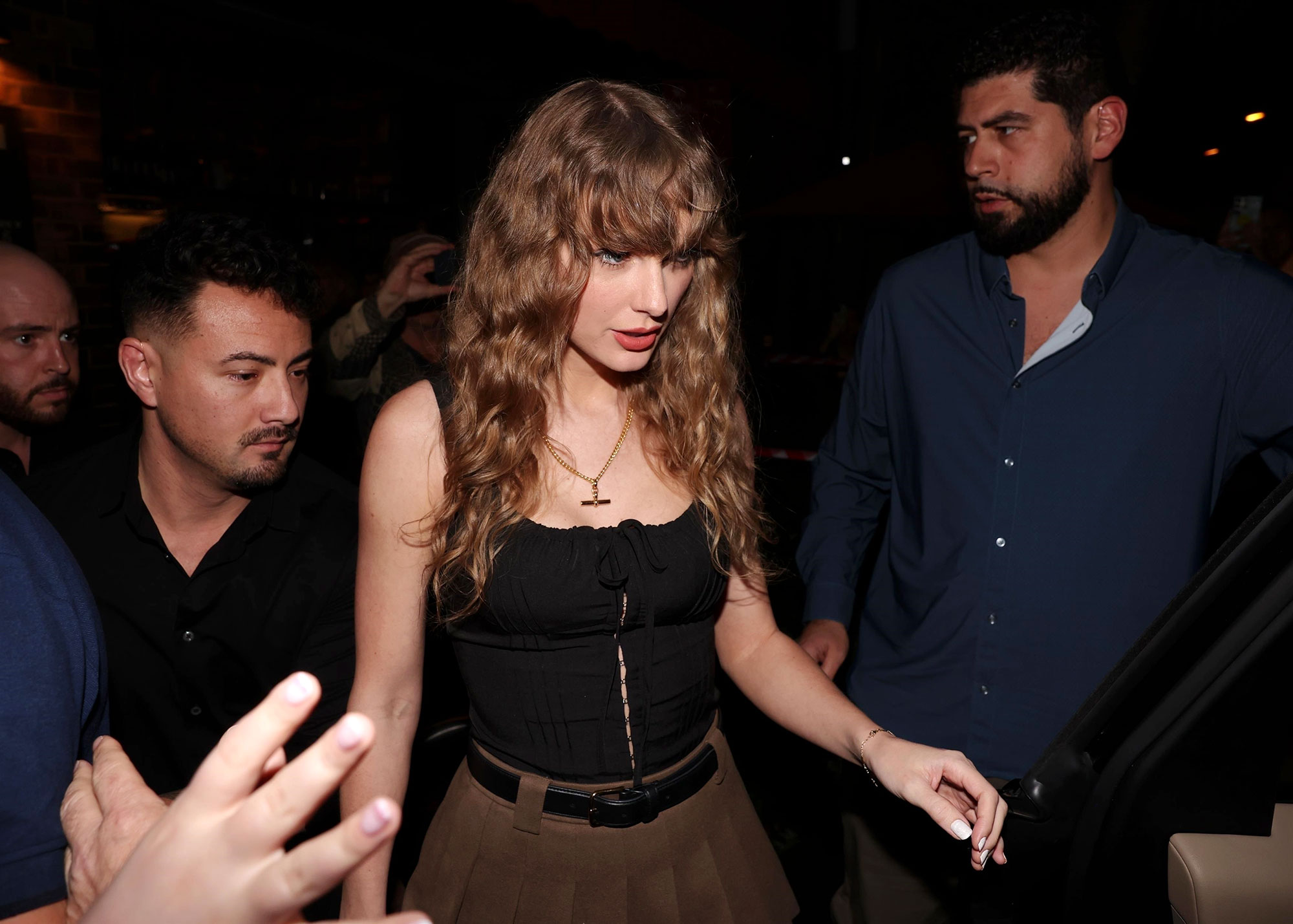 Taylor Swift Rocks Curls on Dinner Date With Sabrina Carpenter