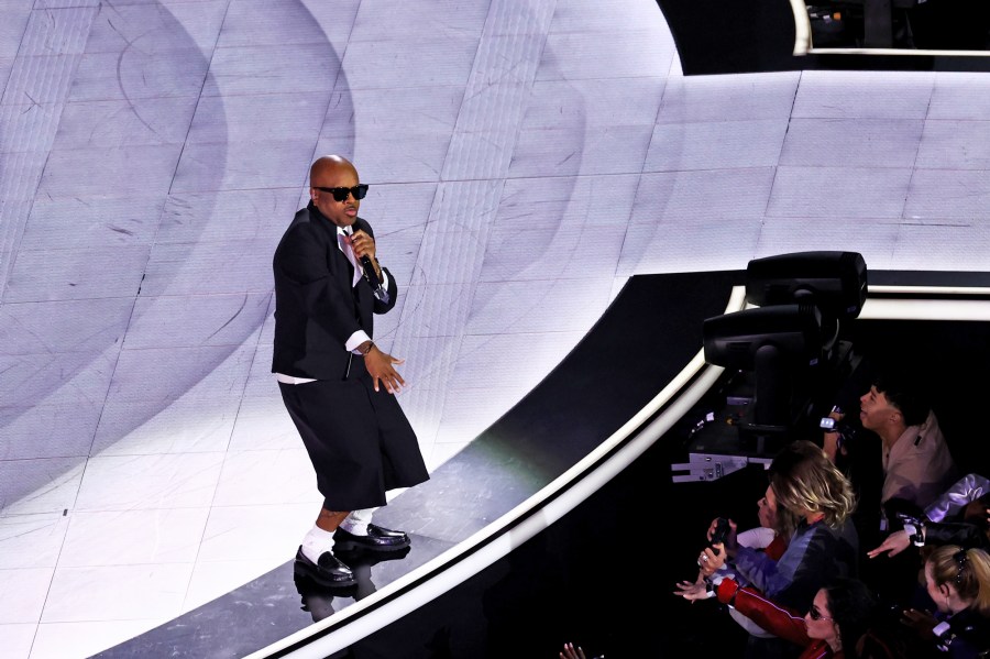 jermaine Dupri Thinks the Memes About His Super Bowl Outfit Are Funny as Hell