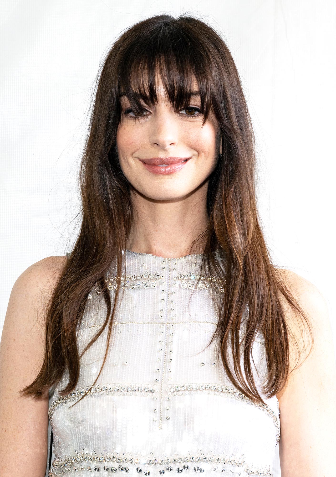 anne hathaway haircut        
        <figure class=