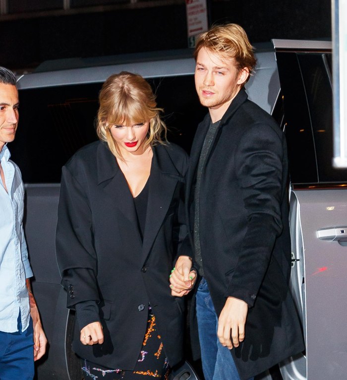 Taylor Swift Hints She Was Lonely During Joe Alwyn Relationship Us Weekly 