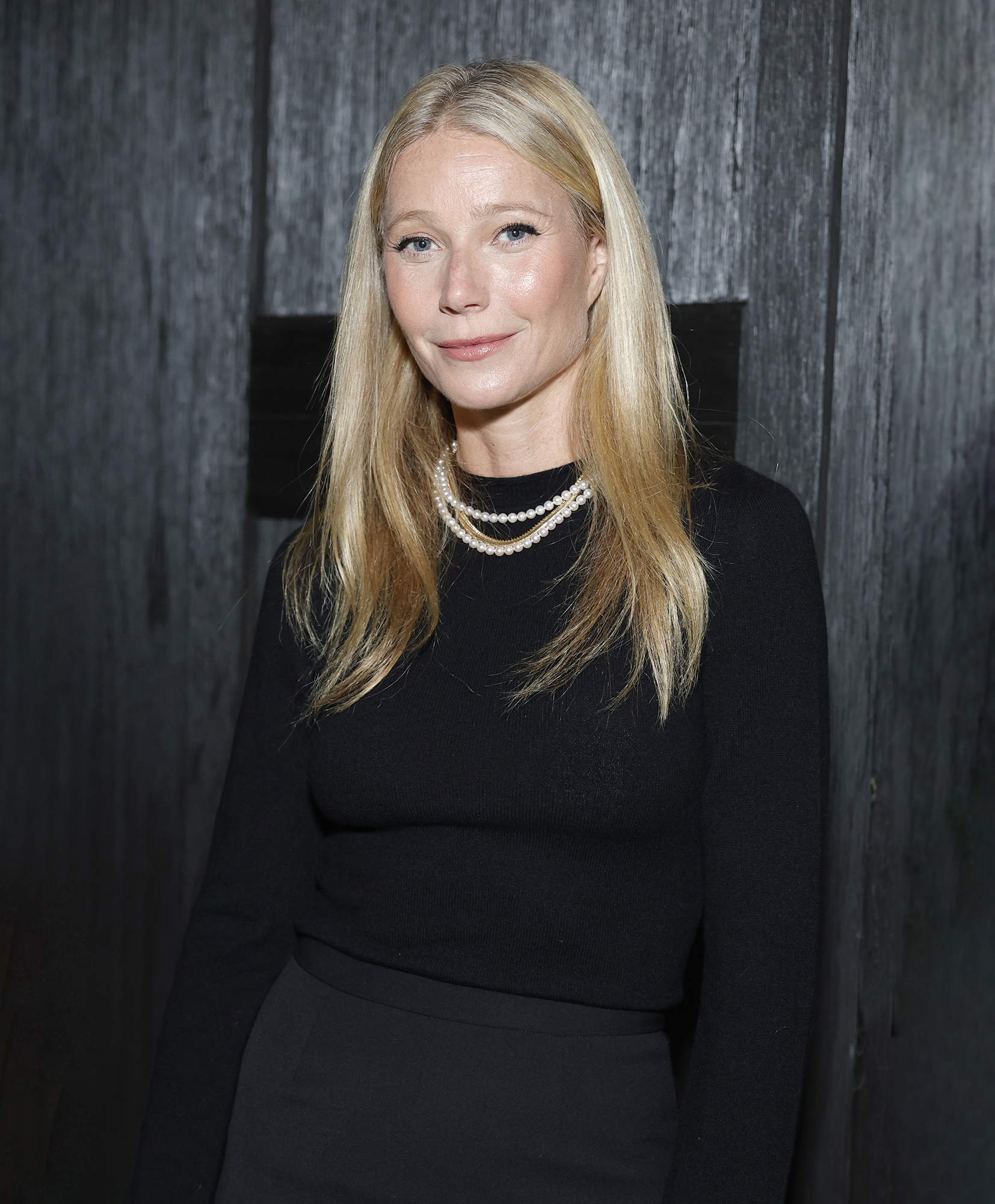 Gwyneth Paltrow Says Her Late Fathers Cancer Battle Inspired Her Foray Into Wellness 