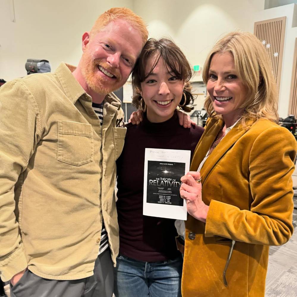 Modern Family's Jesse Tyler Ferguson and Julie Bowen Watch Aubrey Anderson-Emmons' School Play