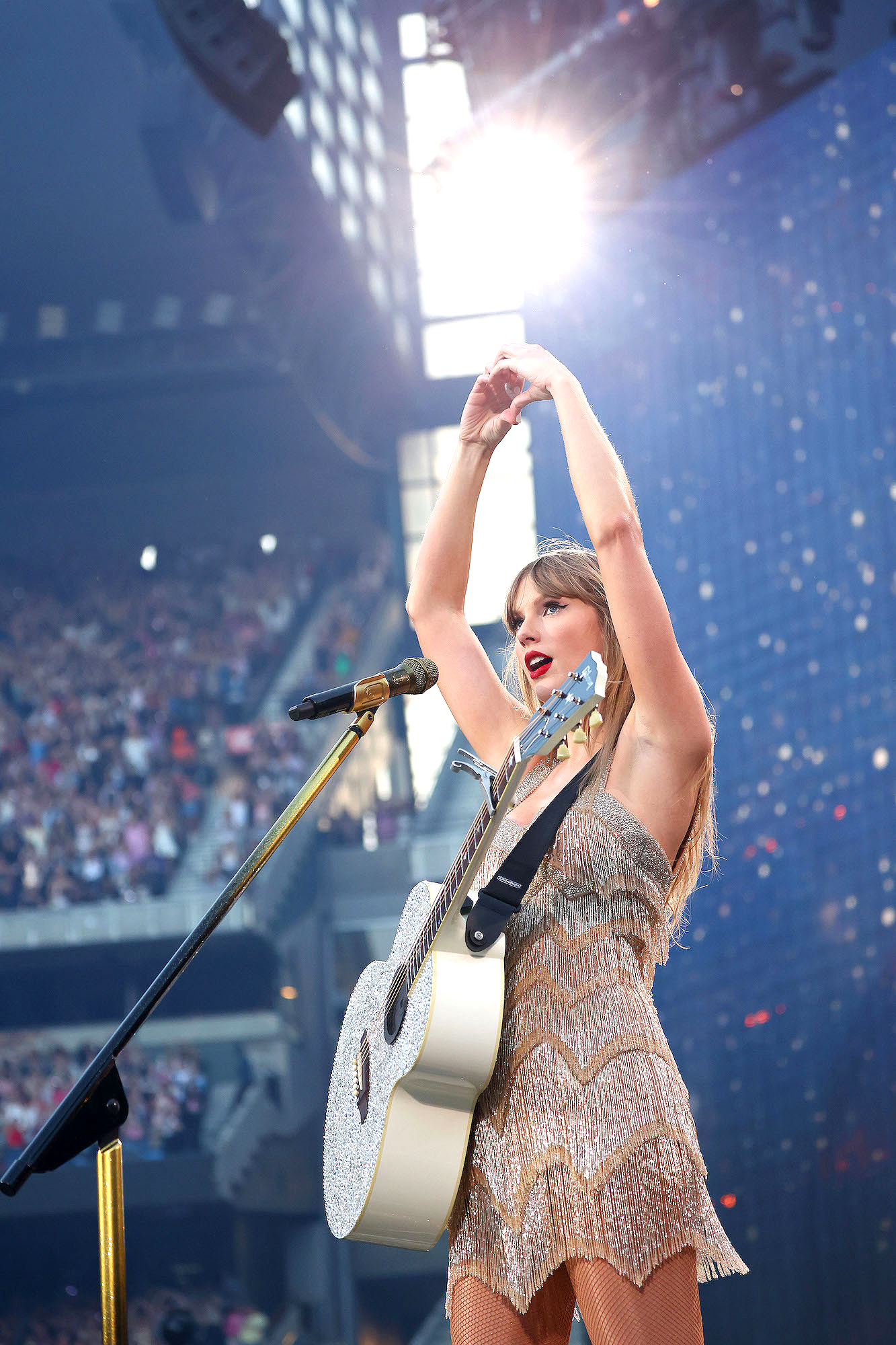 Taylor Swift Reigns Supreme After Setting a Pop Airplay Chart Record ...