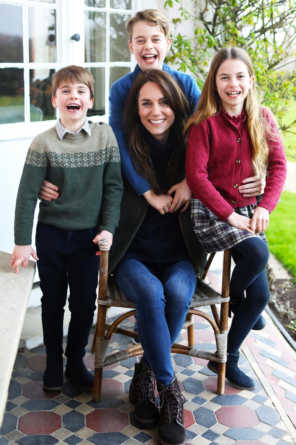 Kate Middleton Is Not Wearing Wedding Ring in Mother's Day Photo | Us ...