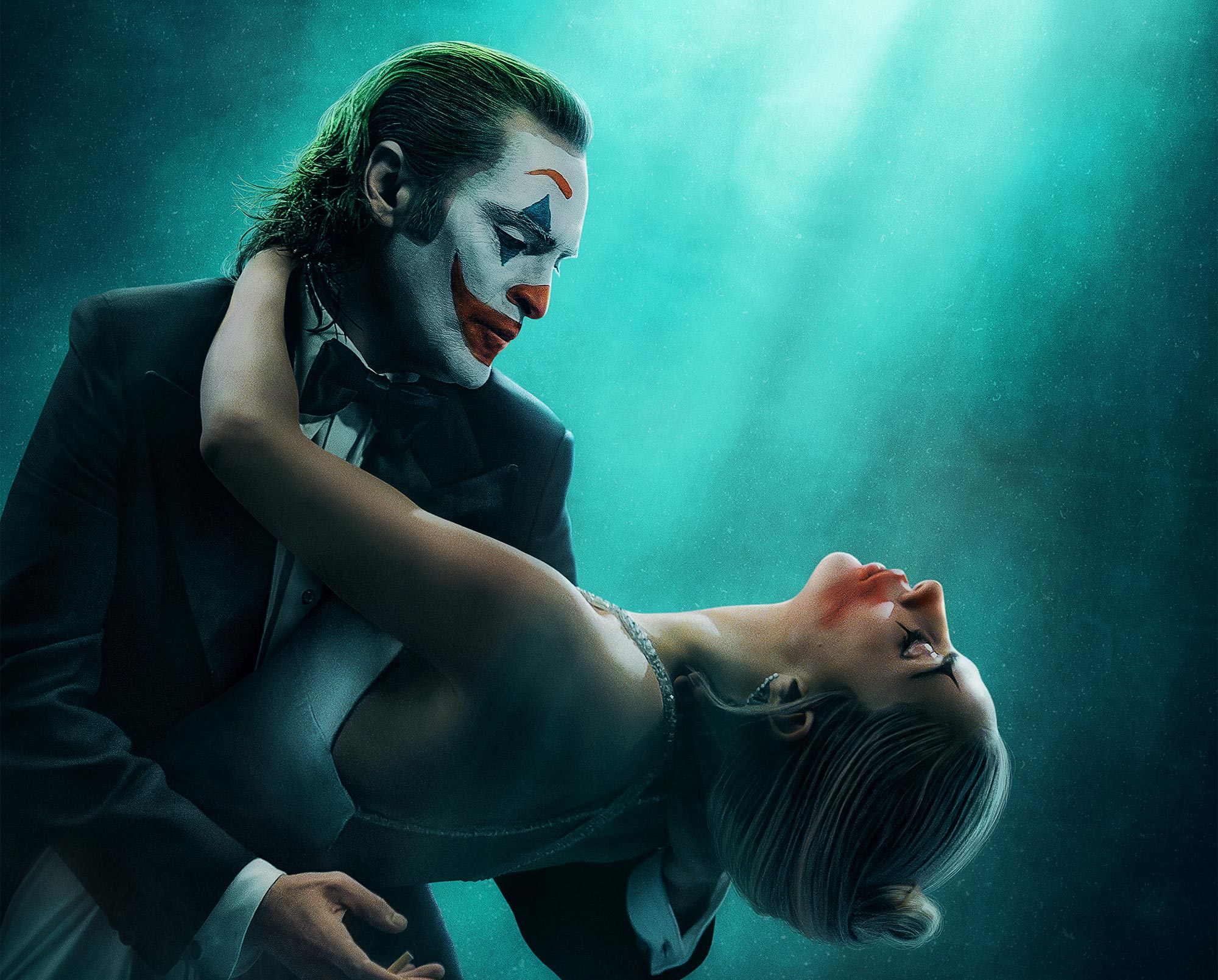 Lady Gaga e Joaquin Phoenix se beijam na cela no novo clipe de ‘Joker 2’