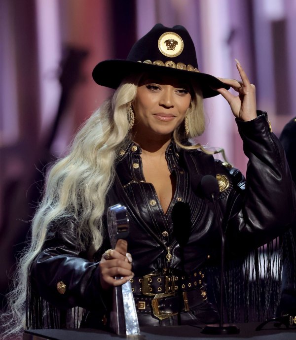 Beyonce Slams Award Shows and Radio After Cowboy Carter Backlash | Us ...