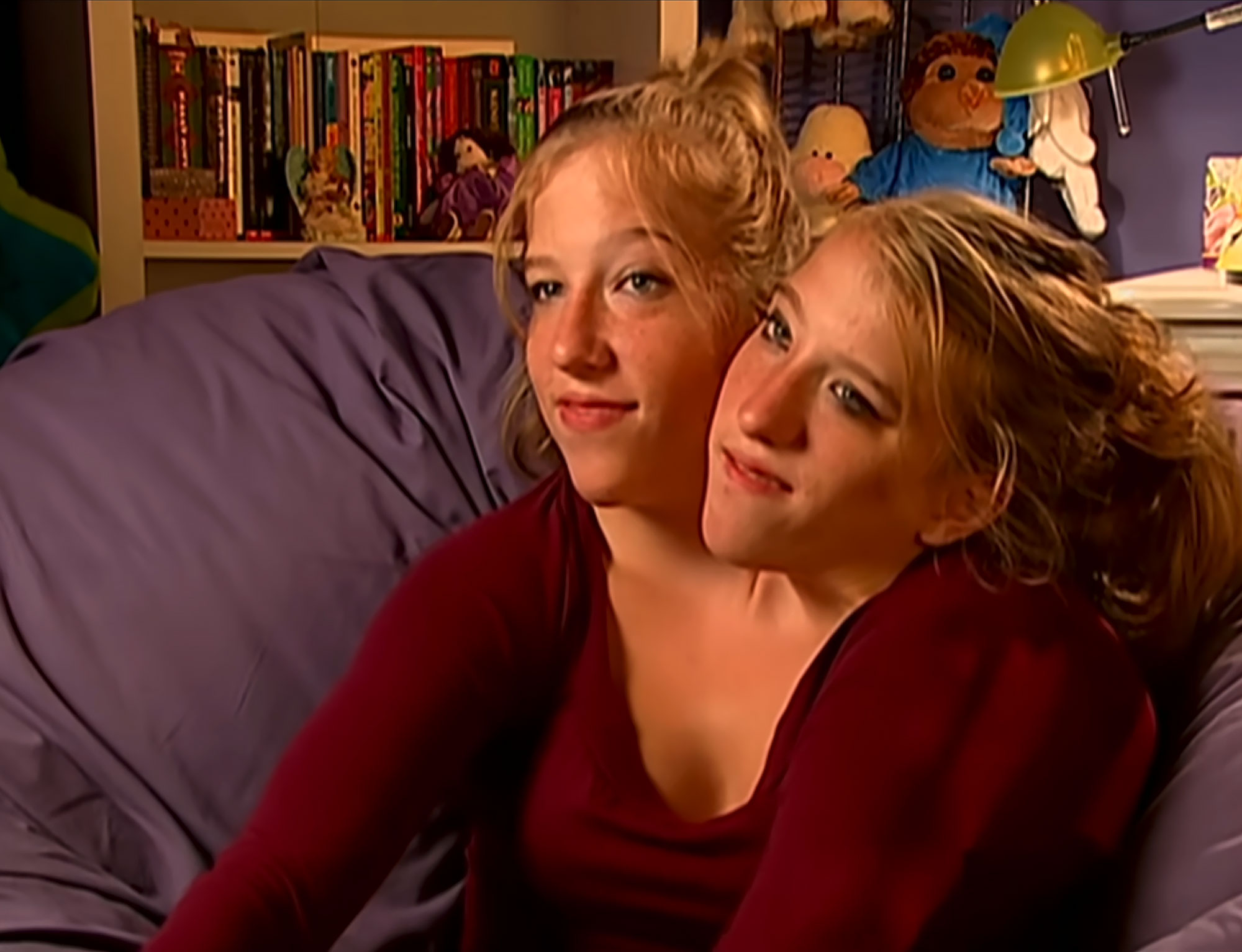 How to Watch Conjoined Twins Abby and Brittany Hensels 2012 Reality Show