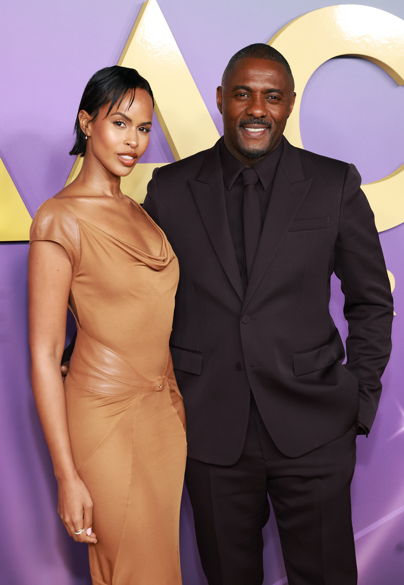 Idris Elba e sua esposa Sabrina são os objetivos do casal no Emmy Awards de 2024