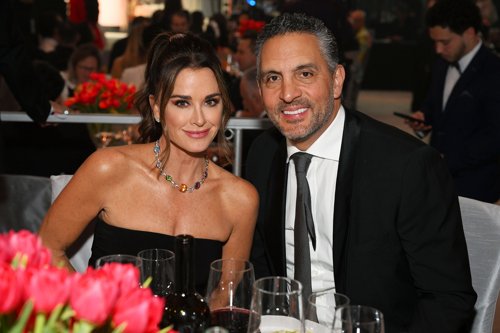 New Photo - Kyle Richards and Mauricio Umansky Are 'Taking a Break' From Therapy | T0X0GY9 | 2024-04-02 23:08:01