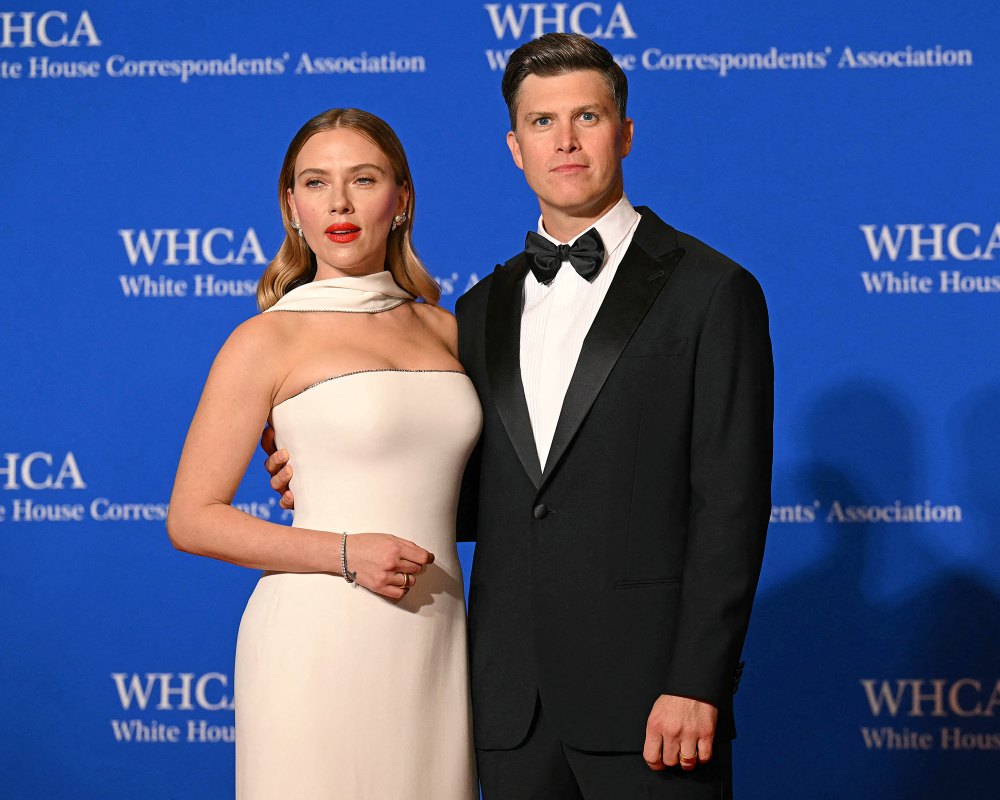 Colin Jost sabe que es el 'segundo caballero' de Scarlett Johansson y elogia su apoyo en la cena de la WHCA