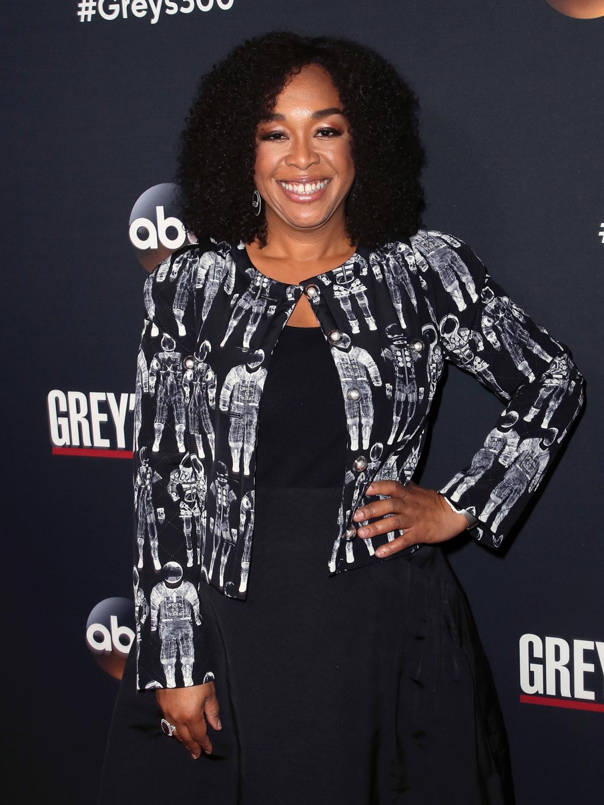 Why Shonda Rhimes Hired Security After Greys Anatomy Finales Us Weekly