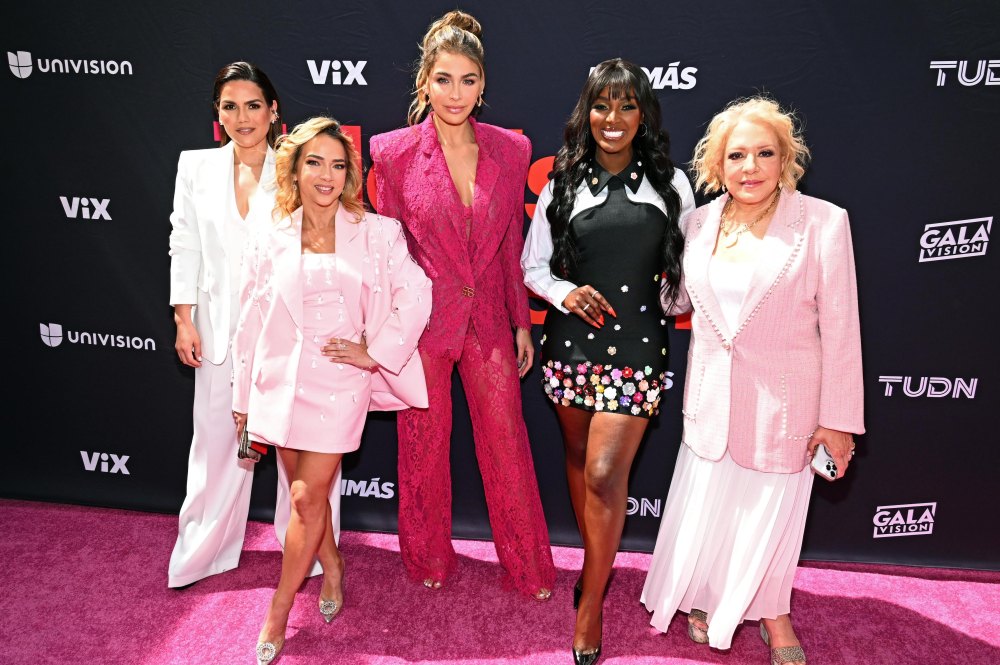 Karina Banda, Adamari López, Migbelis Castellanos, Amara la negra y la doctora Nancy Álvarez, del programa Desiguales (TelevisaUnivision)