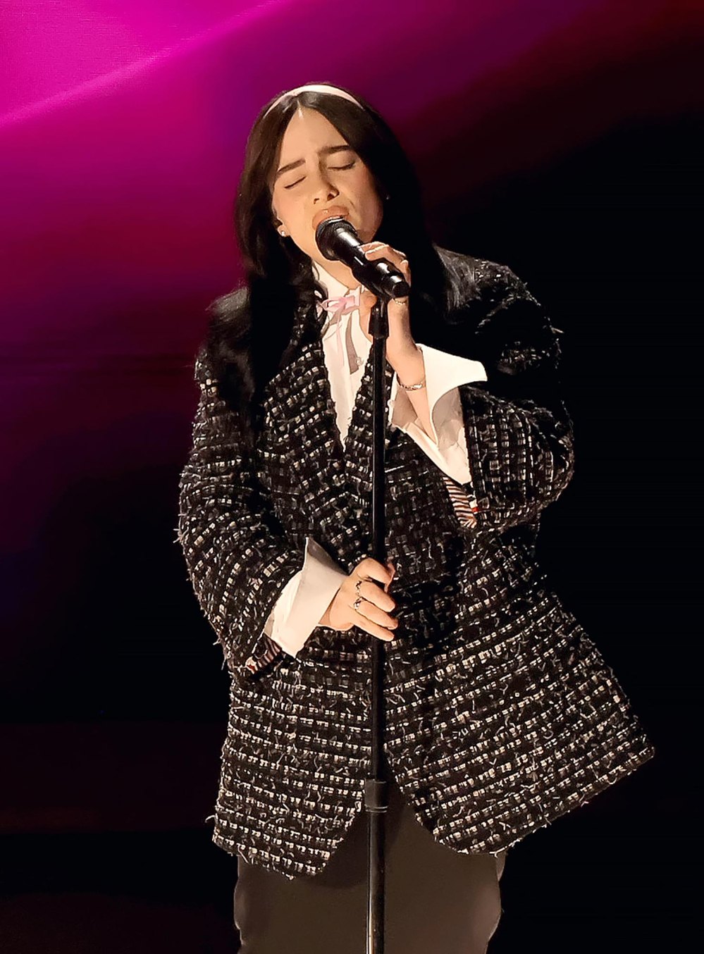 Billie Eilish Sings About Attraction to Women on New Song Lunch It s a Craving Not a Crush 177