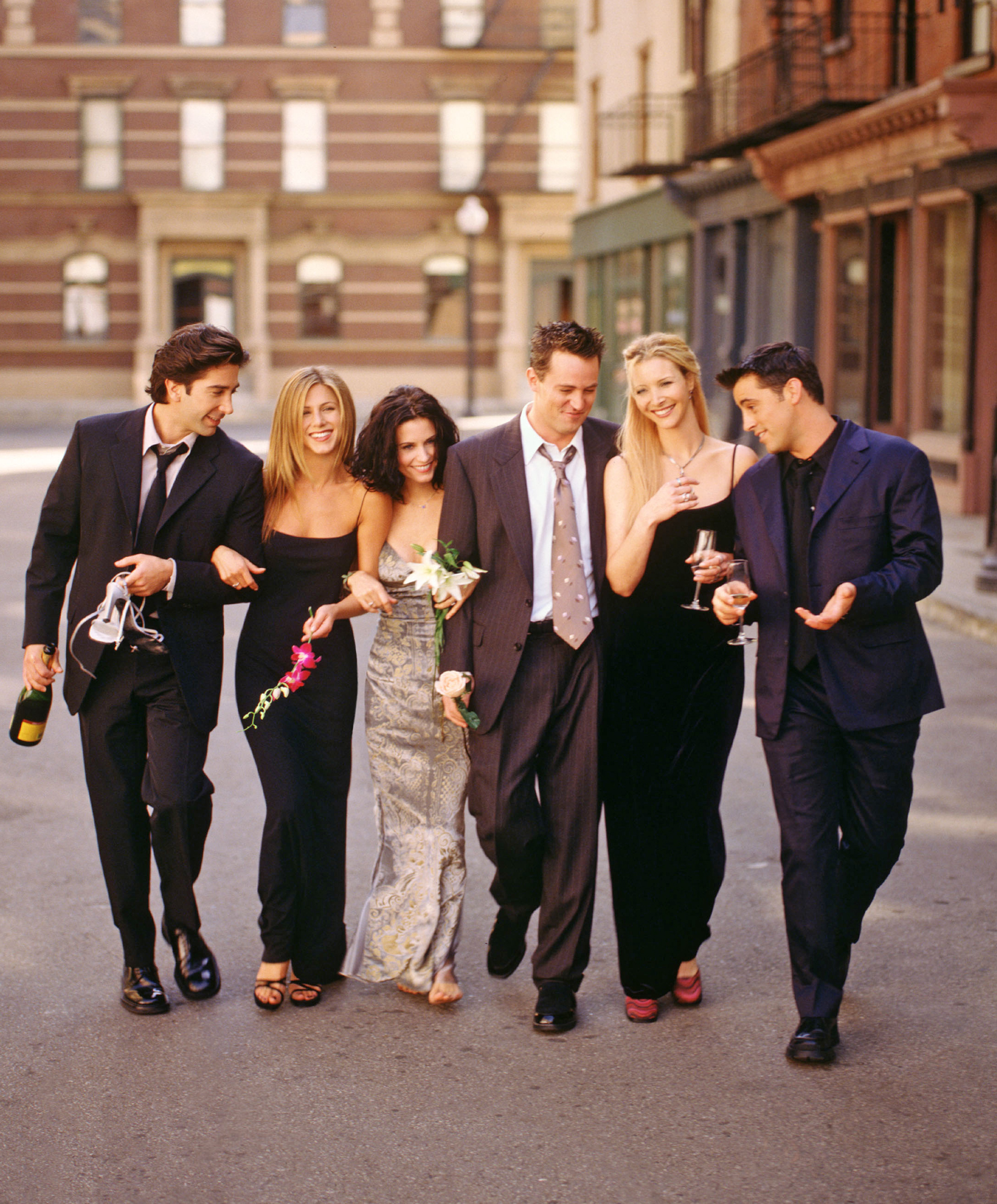 Mọi điều dàn diễn viên 'Friends' đã nói về cái chết của Matthew Perry