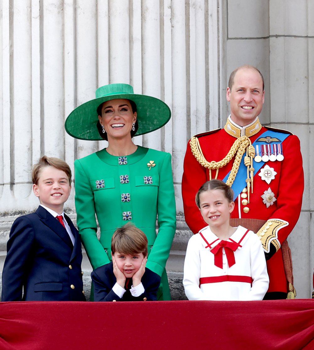 El príncipe William ofrece una breve actualización familiar durante otra aparición sin la princesa Kate