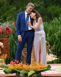 What did Kendall Jenner see on 'Golden Bachelor' star Gerry Turner's phone?  Theories explained