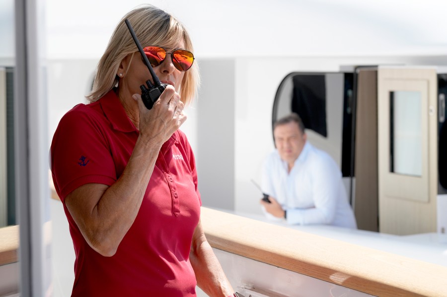 Below Deck Mediterraneans Captain Sandy Questions Bosses Who Dont Lift Their Team Up