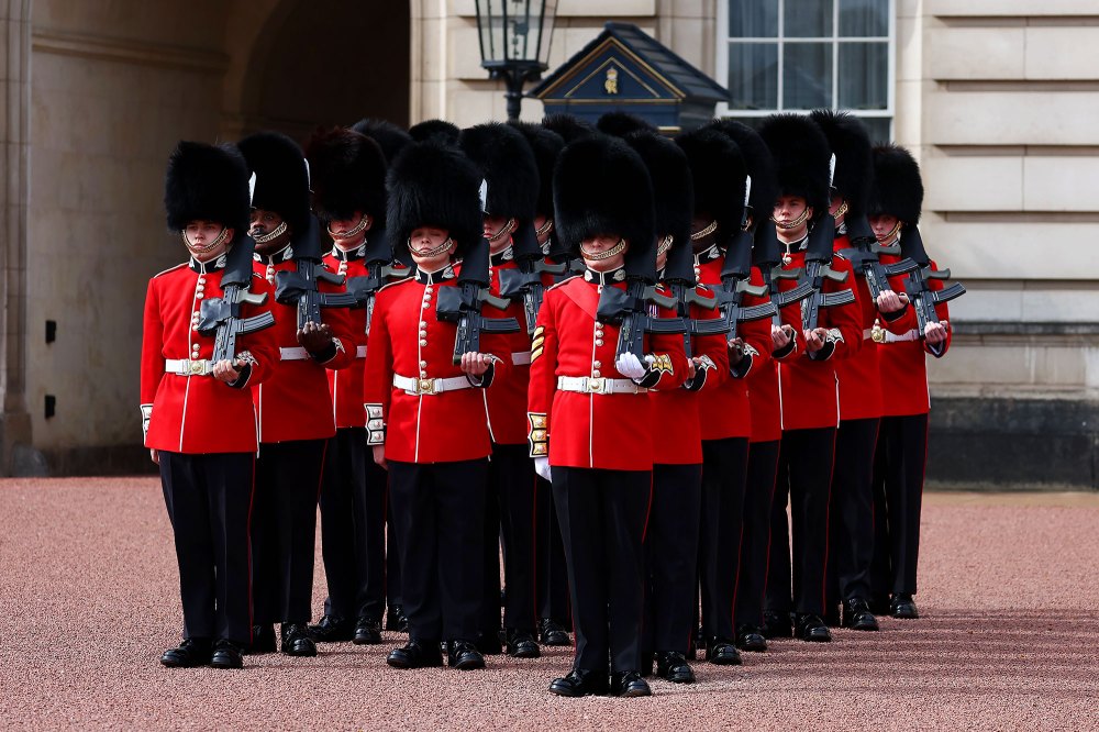 Buckingham Palace Changing of the Guard Taylor Swift 2