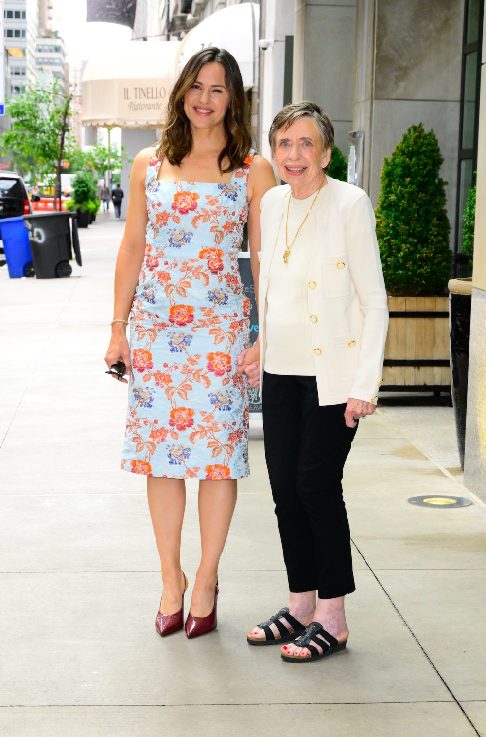 Jennifer Garner and Her Mom Pat Bring Hoda Kotb to Tears When Discussing Grief on Today