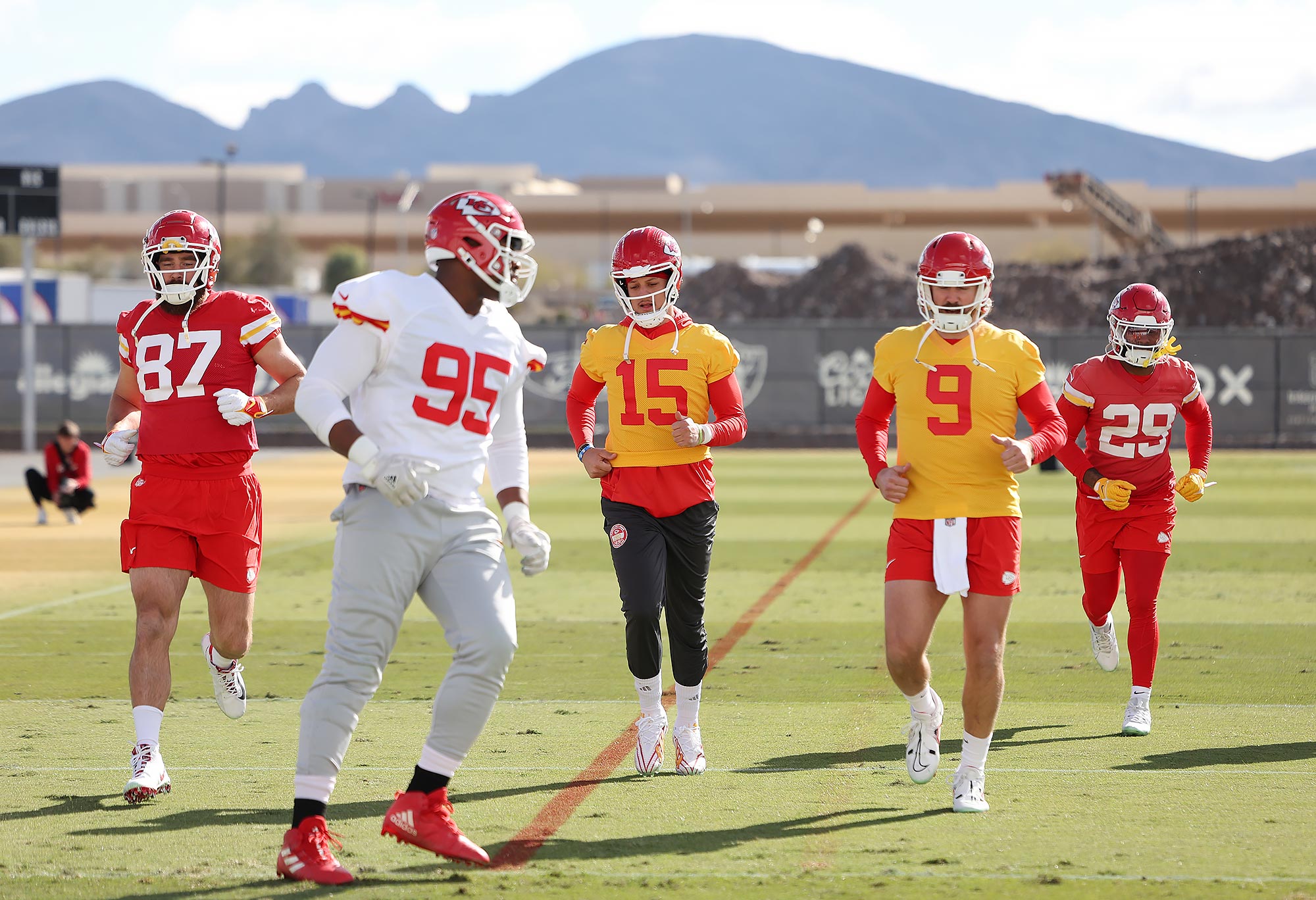 Kansas City Chiefs Stop Practice After Player Suffers Seizure: Report | Us Weekly