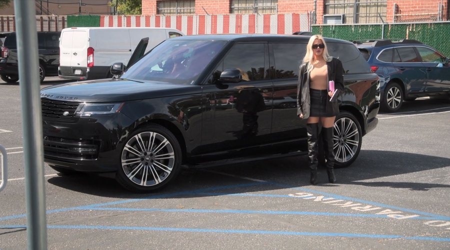 Khloe Kardashian Inability to Park Properly in an Actual Spot on The Kardashians