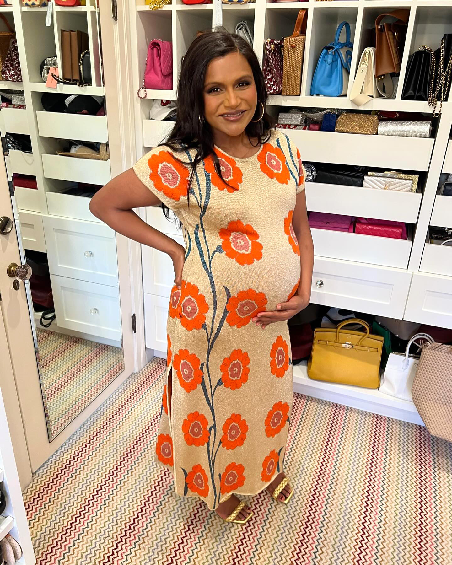 Mindy Kaling rạng rỡ trong bộ áo tắm 4 tháng sau khi chào đón em bé