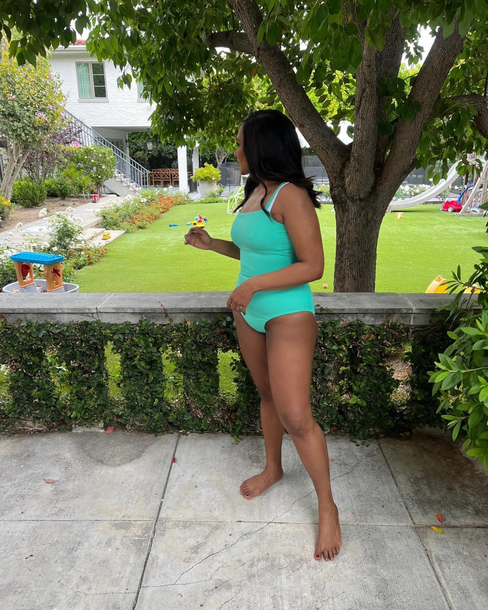Mindy Kaling Shows Off Radiant Swim Style 4 Months After Welcoming Baby
