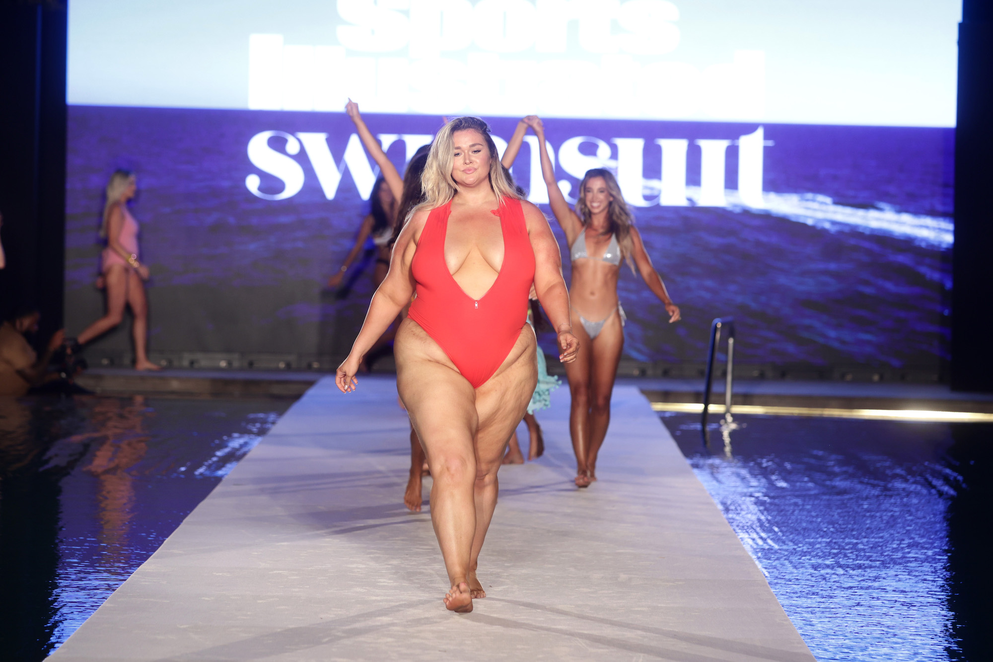 Modelo Hunter McGrady fala sobre positividade corporal na era de Ozempic