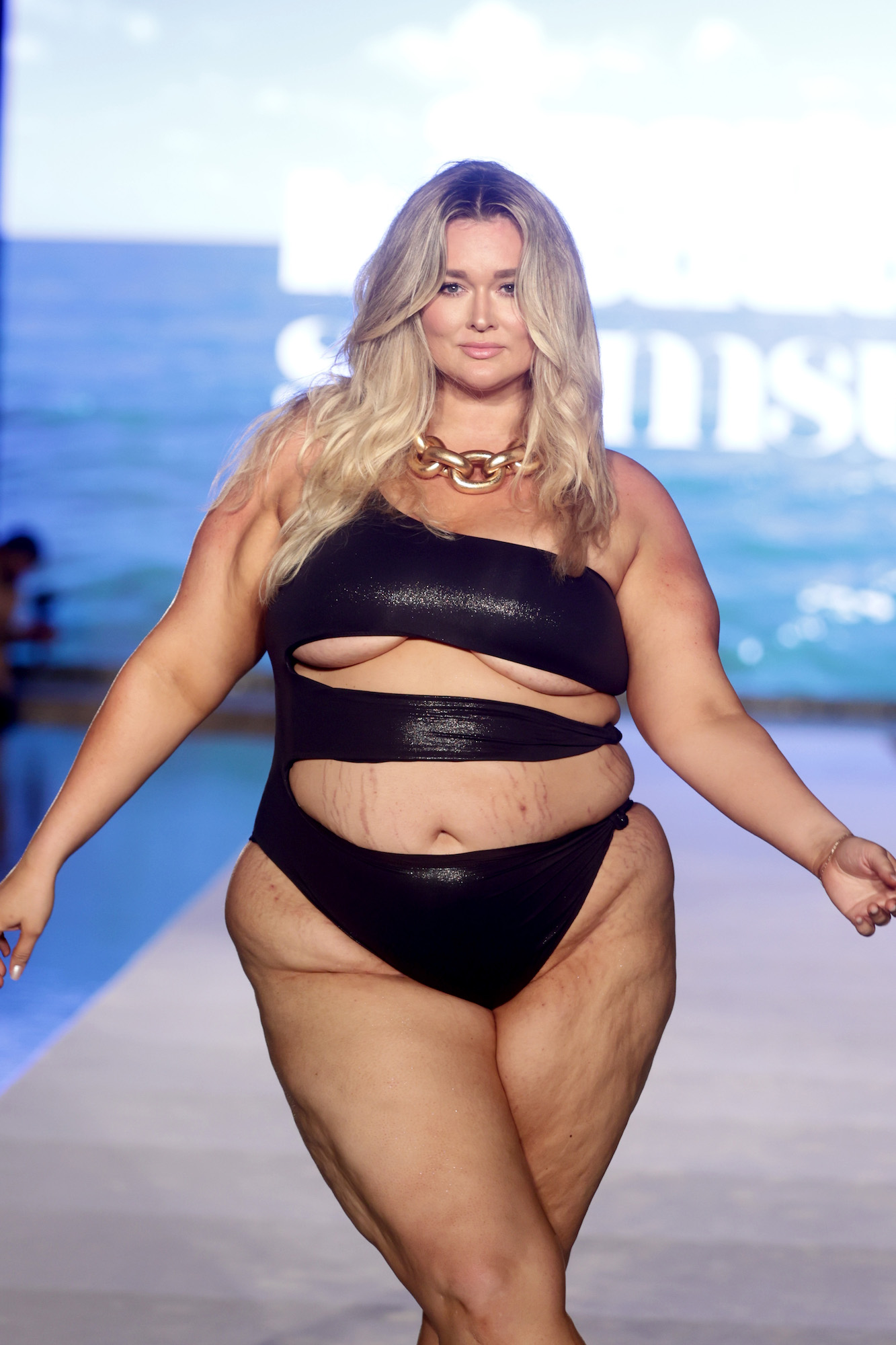 Modelo Hunter McGrady fala sobre positividade corporal na era de Ozempic