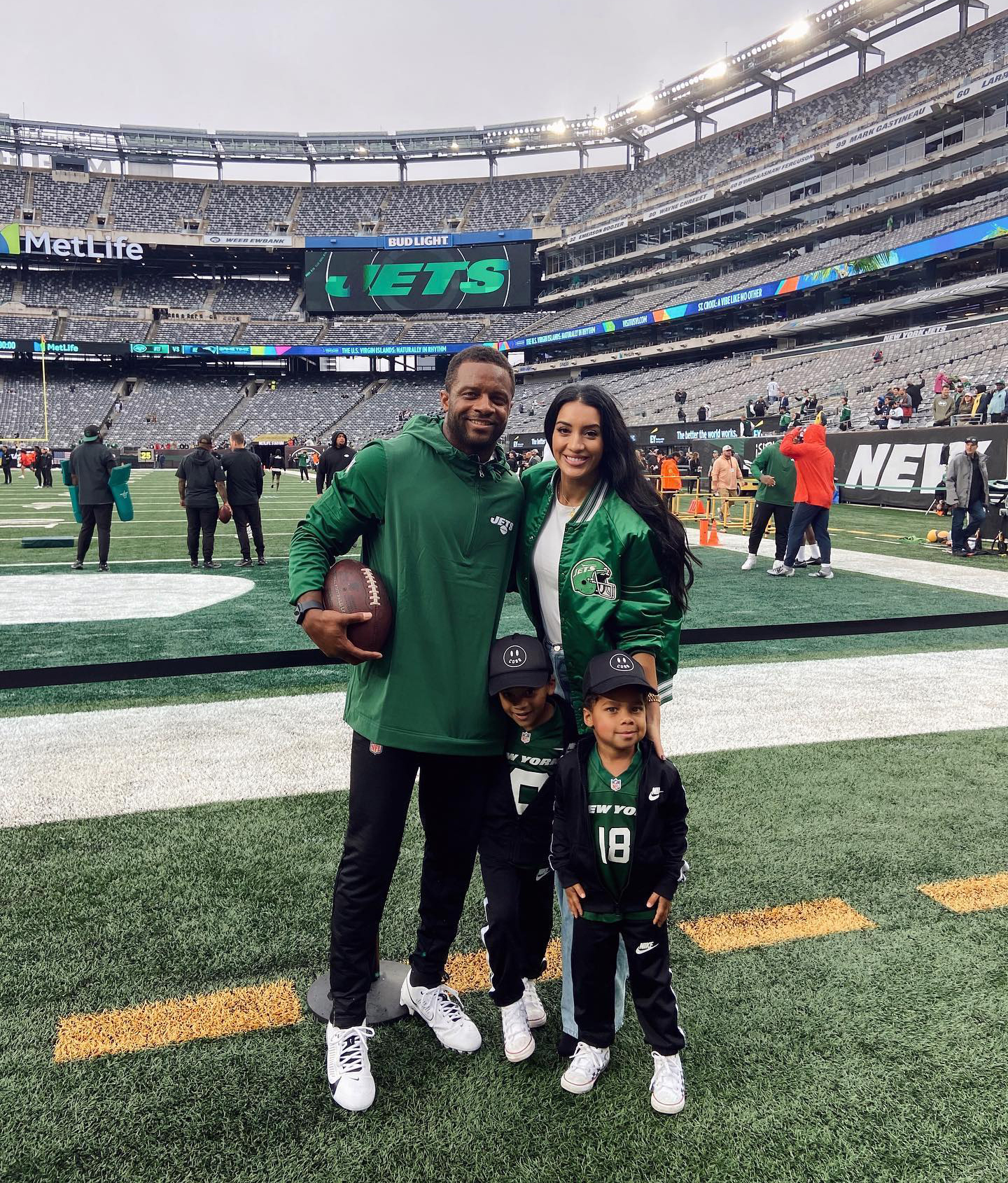 A estrela da NFL Randall Cobb e sua família 'sorte de estar vivo' após incêndio em casa