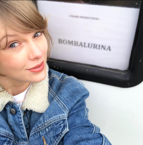 The Taylor Swift Guide to Taking the Perfect Selfie: 6 Tips to Try