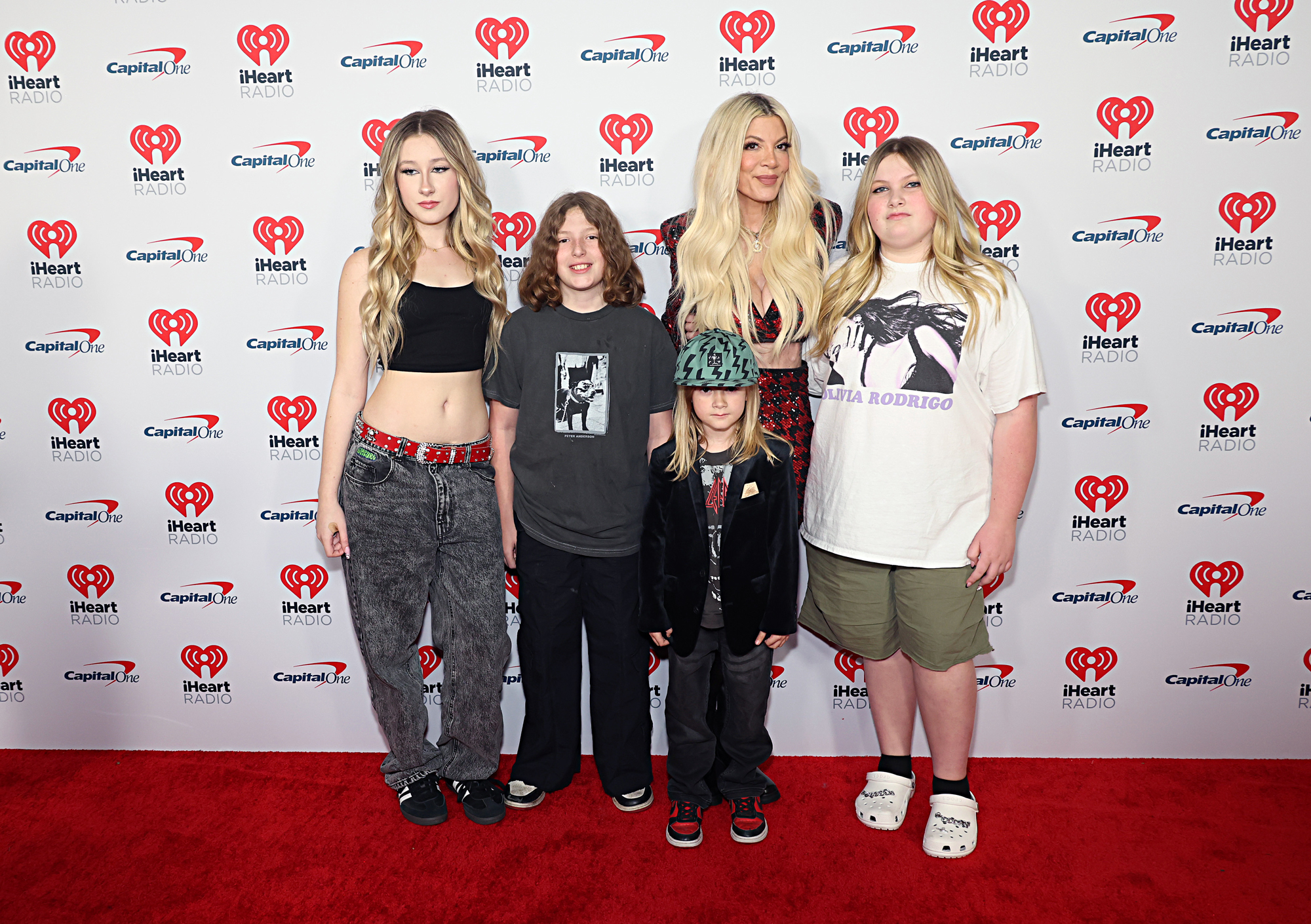 Tori Spelling sagt, sie habe immer noch zwei Plazenten ihrer Kinder im Gefrierschrank